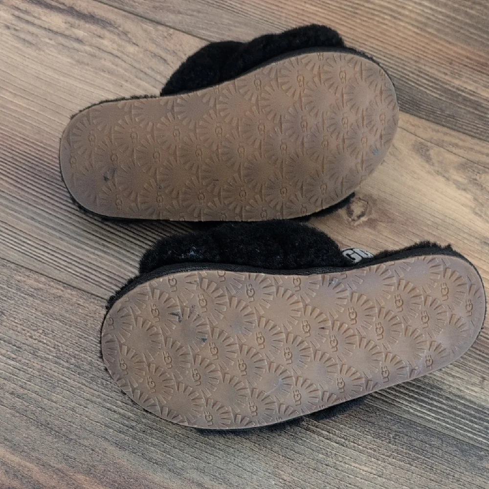 UGG Black Fluffy Slide Slippers Girl's 10